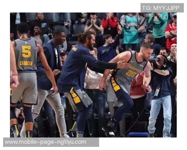 帕森斯批勇士对雷霆轮休库里却对爵士全力以赴的态度实在太软弱了