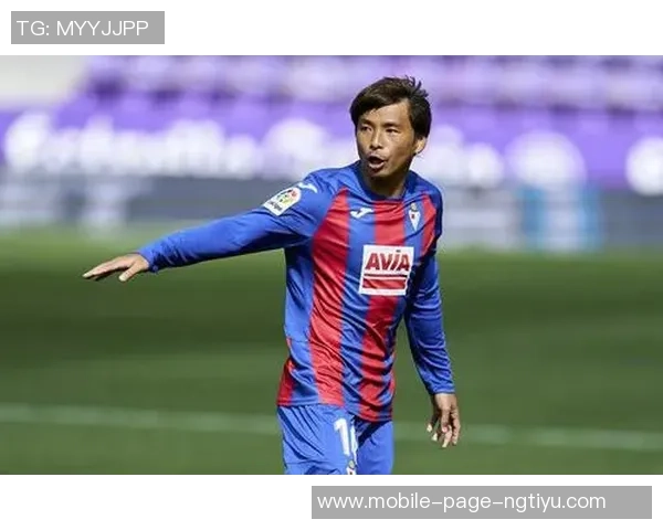 足球报：杨希转会谈判复杂海港专人赴西班牙积极沟通协调